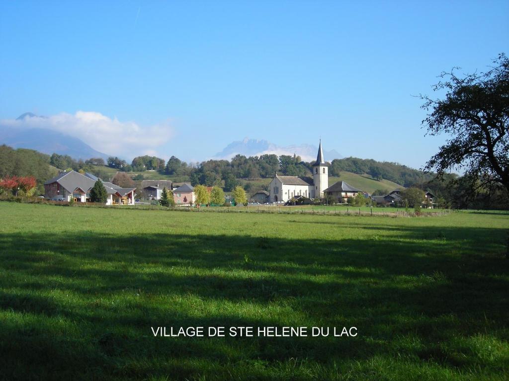 Gite Les Platanes Sainte-Helene-du-Lac Exterior photo